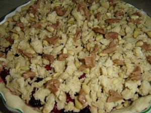 paj med nougat, pinjenötter och skogsbär paj med nougat, pinjenötter och skogsbär