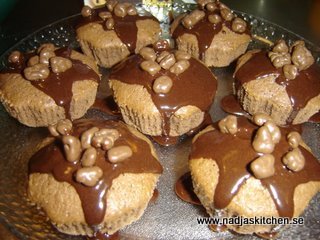 Chokladmuffins med daim och kola