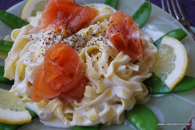 Krämig tagliatelle med rökt lax och citron