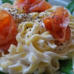 Krämig tagliatelle med rökt lax och citron