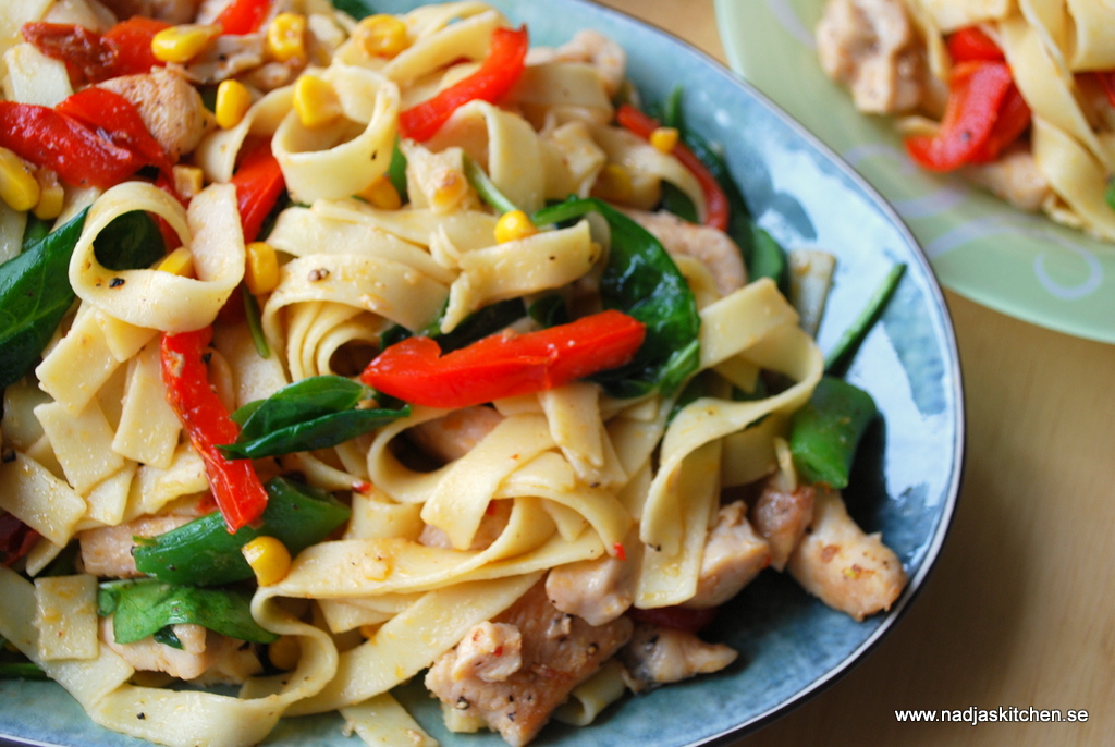 Tagliatelle med vitlökskyckling