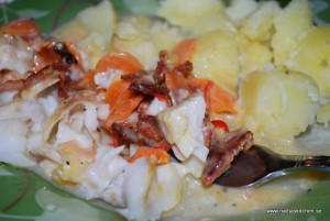 Ugnsbakad fisk med baconströssel