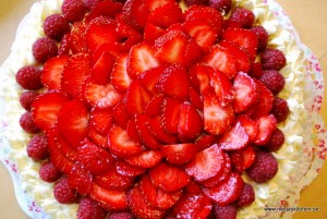 Jordgubbstårta med drottningmousse