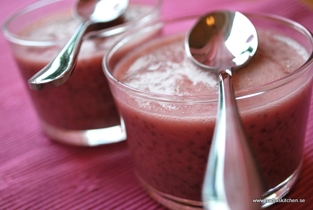 Chiapudding med jordgubbar-viktväktarna-smartpoints-vvtillsammans-chiafrön-mandelmjölk