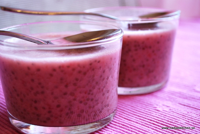 Chiapudding med jordgubbar-mandelmjölk-viktväktarna-smartpoints-vvtillsammans