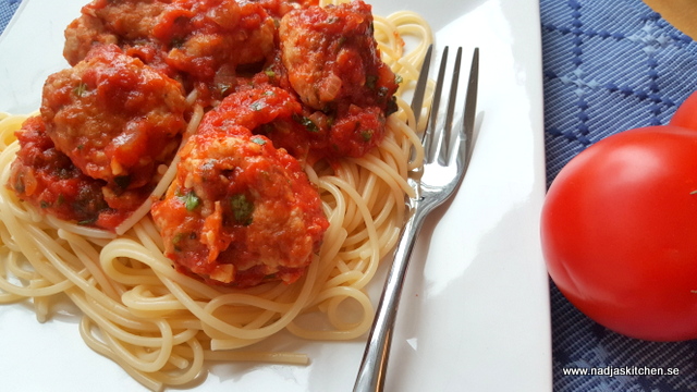 Kycklingköttbullar med tomatsås-vvsmartmat-smartpoints-viktväktarna-weight watchers-kyckling-kycklingfärs-nadjaskitchen.se-