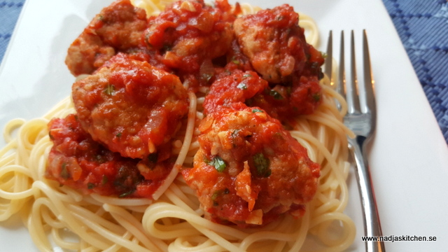 Kycklingköttbullar med tomatsås-vvsmartmat-smartpoints-viktväktarna-weight watchers-kyckling-kycklingfärs-nadjaskitchen.se-