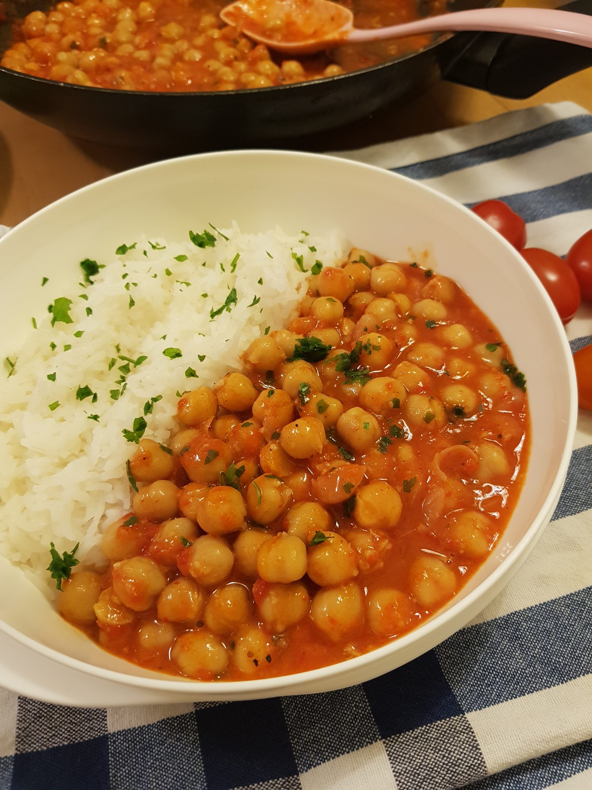 Kikärtsgryta med röd curry – Nadjaskitchen.se